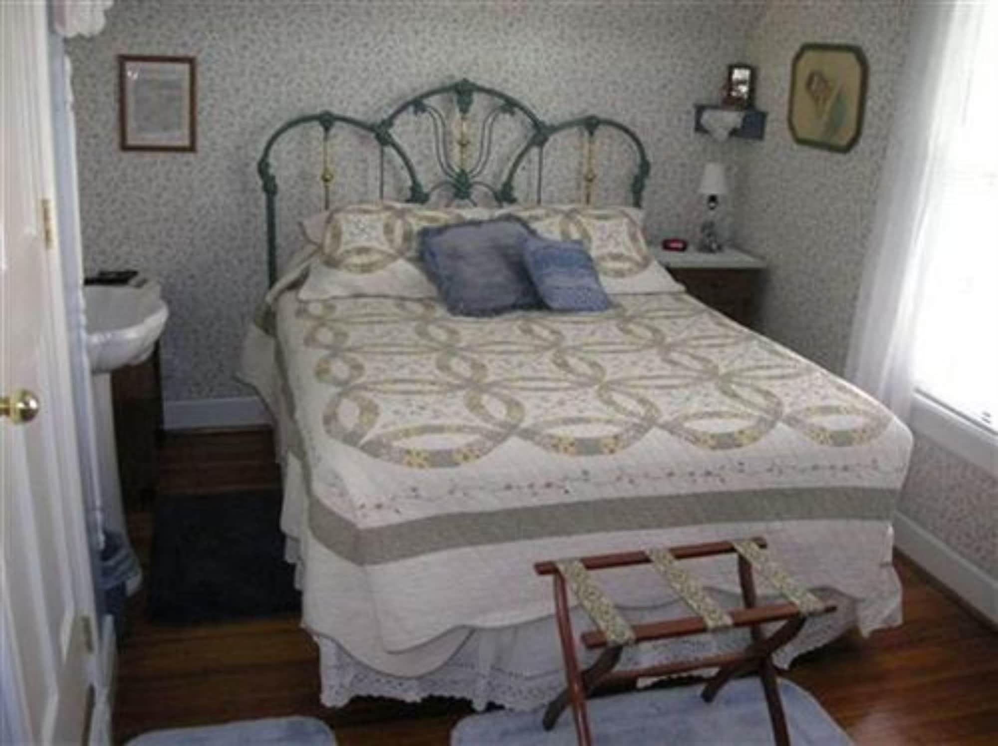 The Silk Pincushion (Adults Only) Bed & Breakfast Голдън Екстериор снимка
