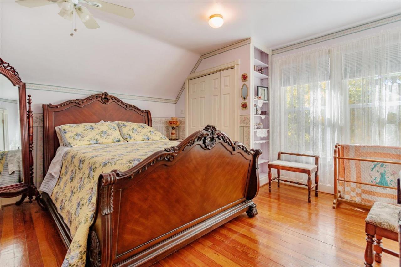 The Silk Pincushion (Adults Only) Bed & Breakfast Голдън Екстериор снимка